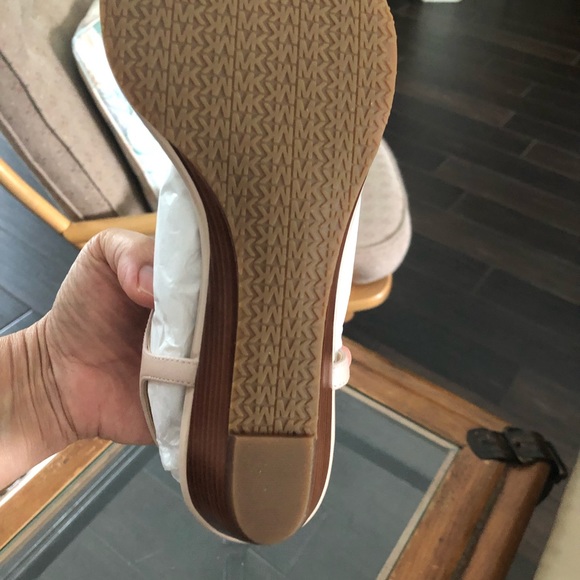 Michael Kors Sandals Size 8 - Picture 2 of 3